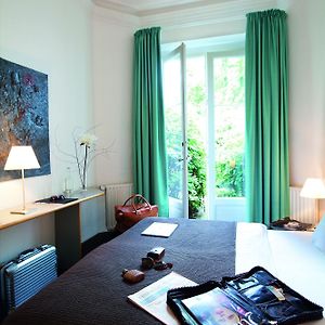 Zimmer mit Kingsize-Bett